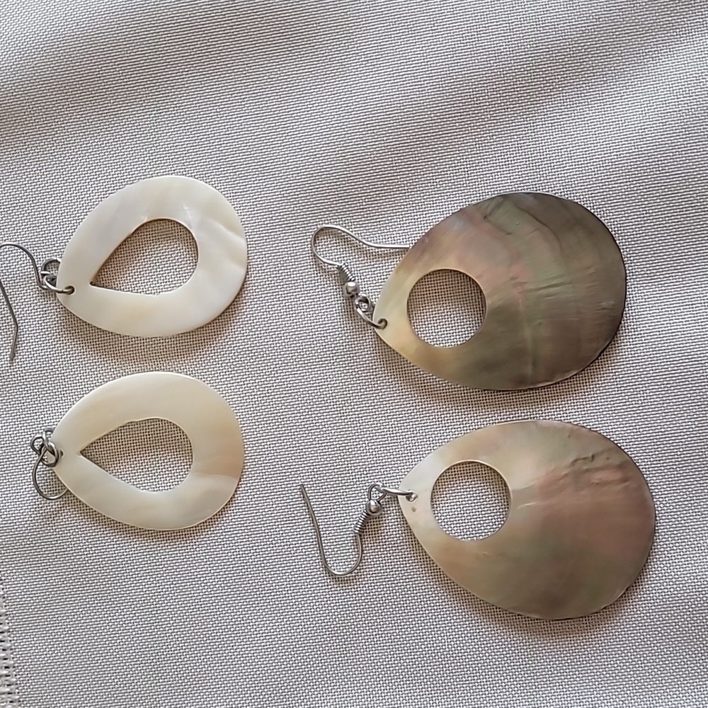 2 pair clamshell earrings